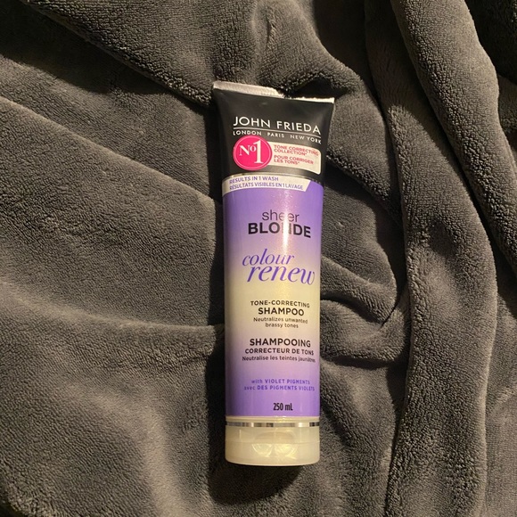 NEW John Frieda Purple Shampoo - Picture 1 of 3